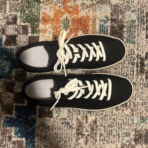 Rothy’s the lace up sneaker in black